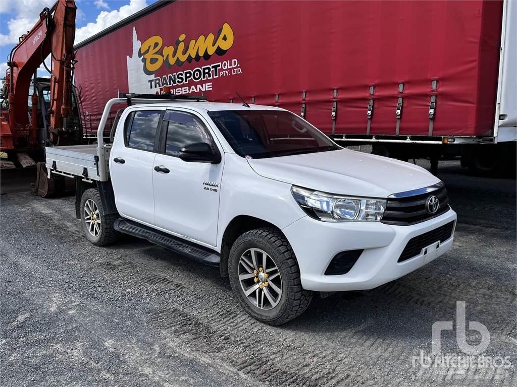 Toyota HILUX Caja abierta/laterales abatibles