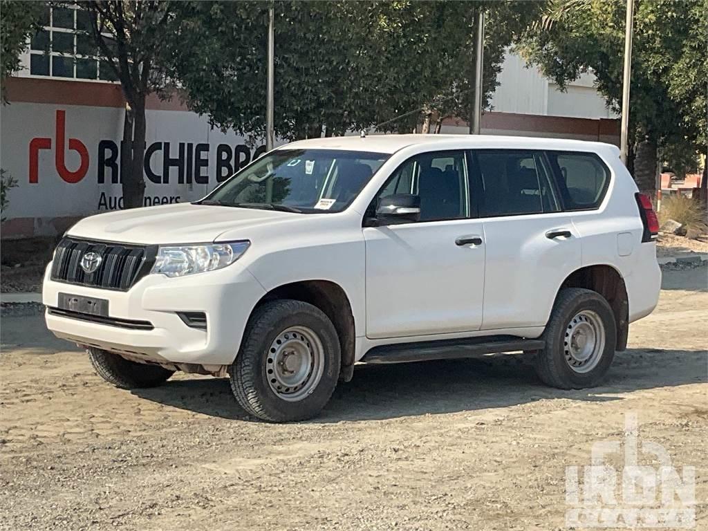 Toyota PRADO Caja abierta/laterales abatibles