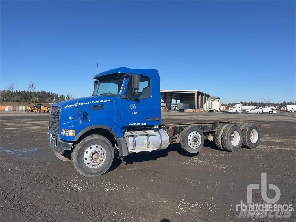 Volvo VHD Camiones con chasís y cabina