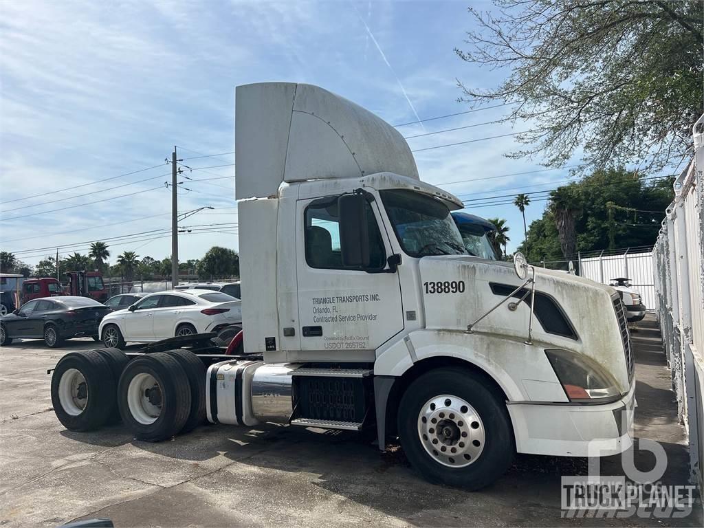 Volvo VNL300 Camiones tractor