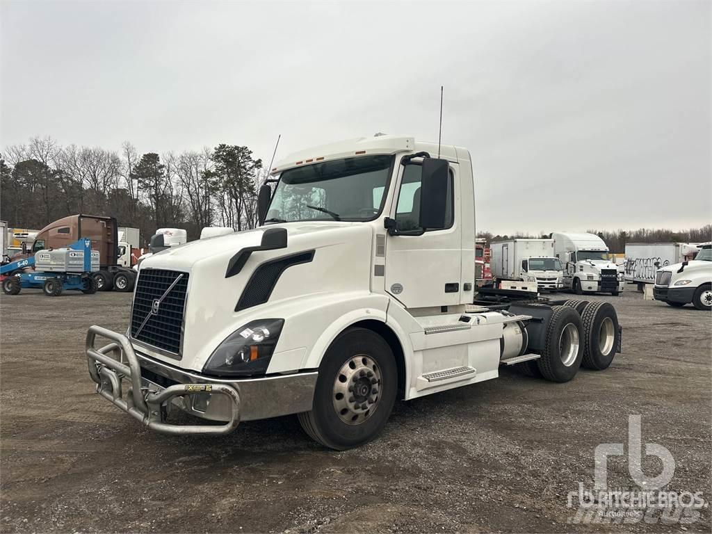 Volvo VNL300 Camiones tractor