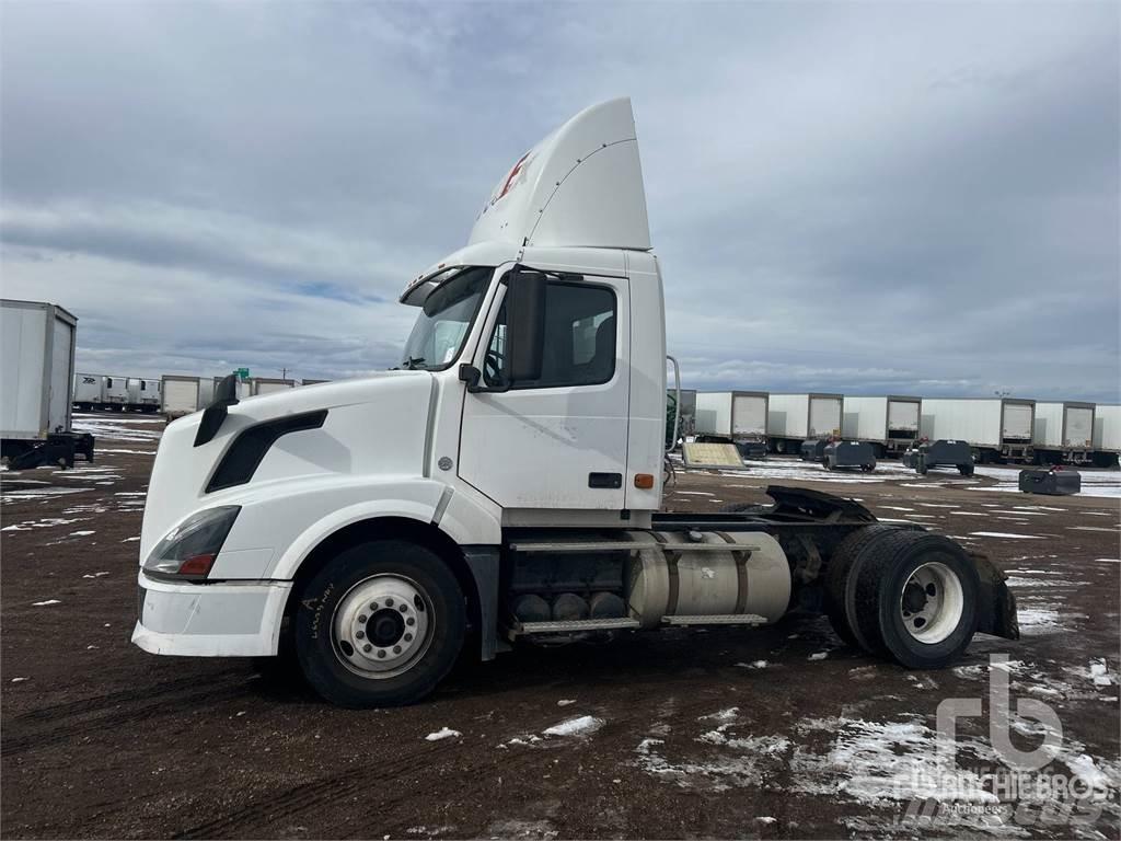 Volvo VNL300 Camiones tractor