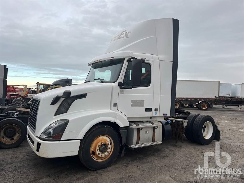 Volvo VNL42T Camiones tractor