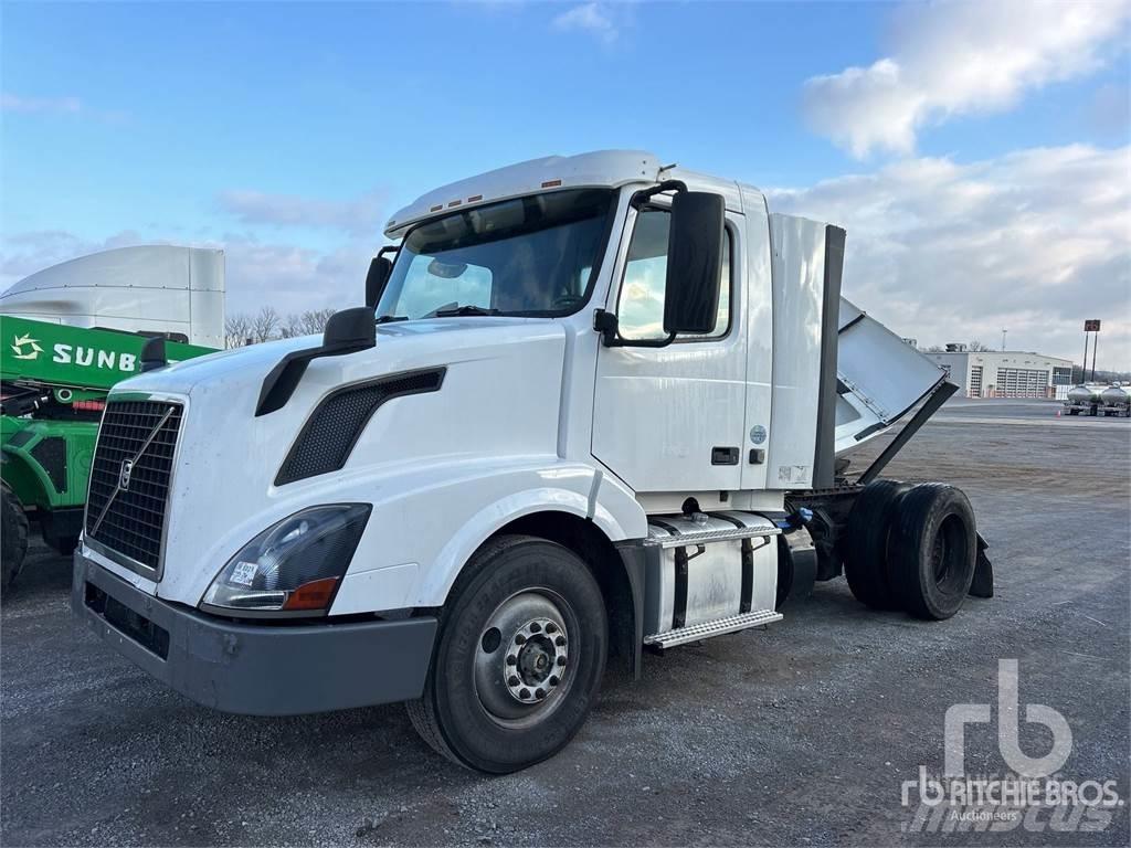 Volvo VNL42T Camiones tractor