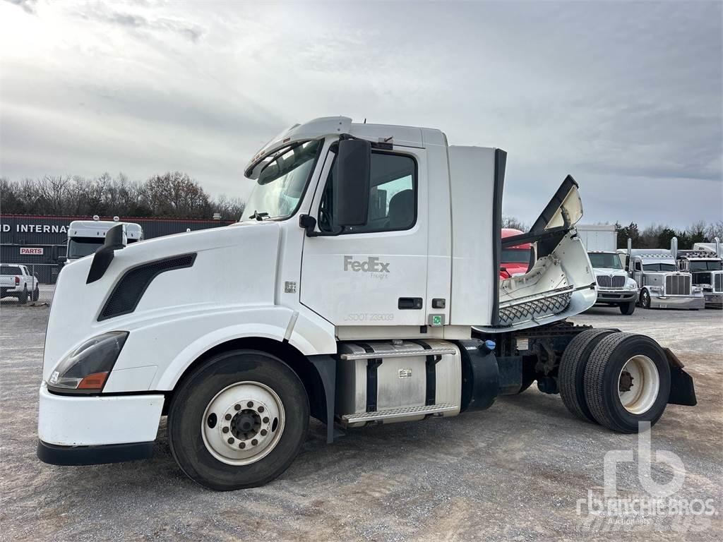 Volvo VNL42T Camiones tractor