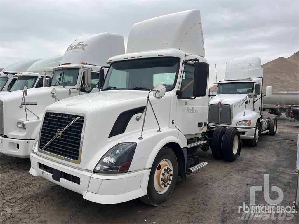 Volvo VNL42T Camiones tractor