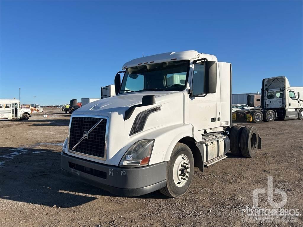 Volvo VNL42T Camiones tractor