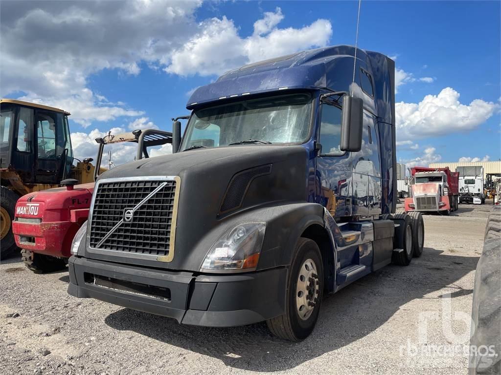 Volvo VNL670 Camiones tractor