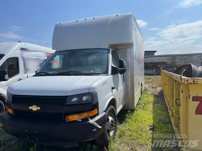 Chevrolet 3500 Camiones con caja de remolque