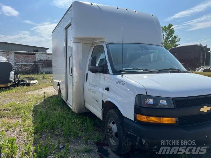 Chevrolet 3500 Camiones con caja de remolque