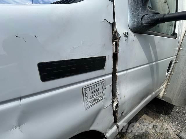 Ford E-350 Camiones con caja de remolque