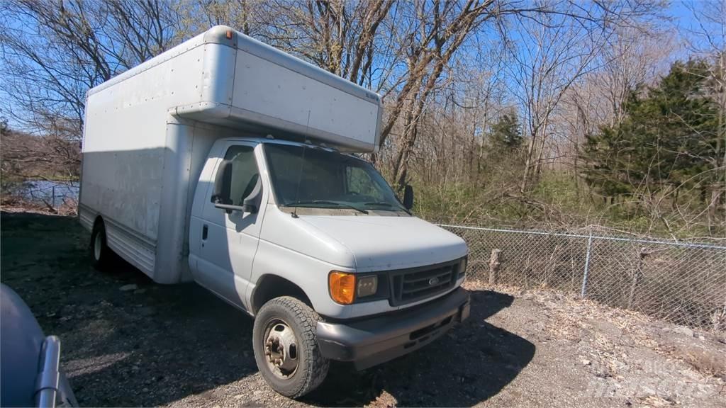 Ford E450 Camiones con caja de remolque