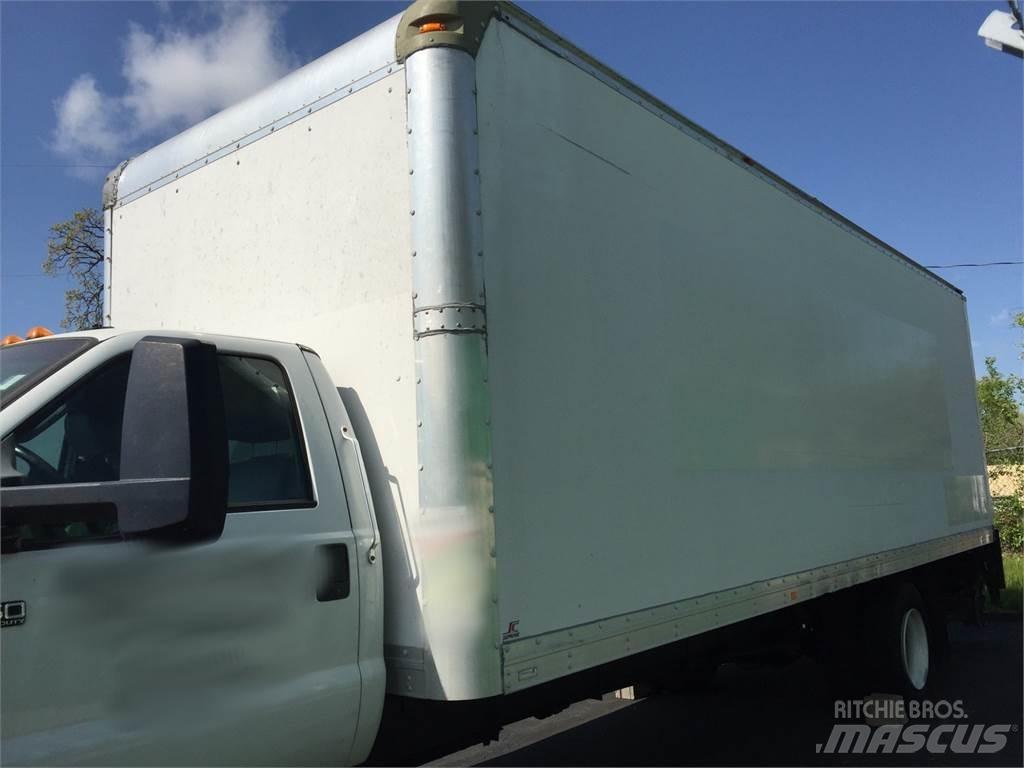 Ford F750 Camiones con caja de remolque