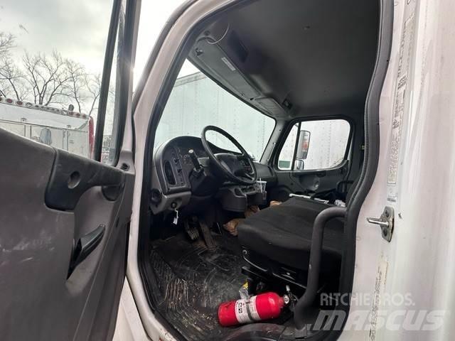 Freightliner M2 Camiones con caja de remolque