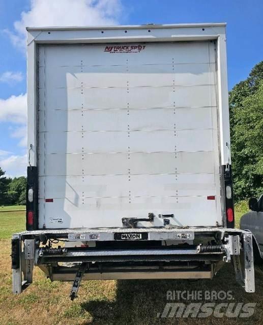 Freightliner M2 Camiones con caja de remolque