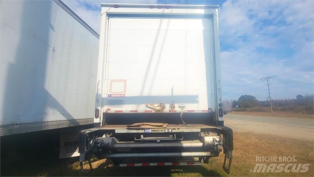 Freightliner M2 Camiones con caja de remolque