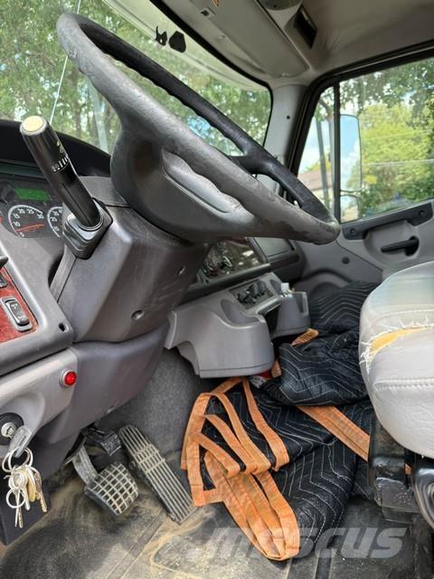 Freightliner M2 Camiones con caja de remolque