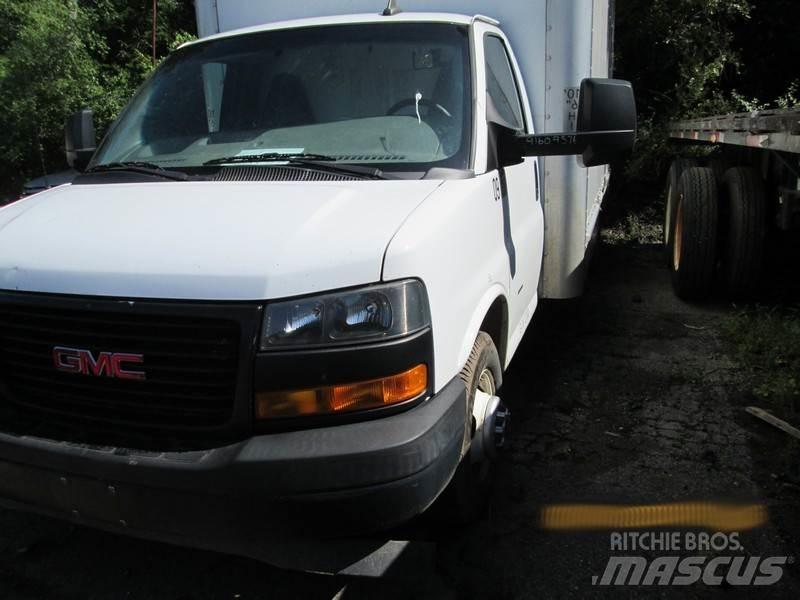 GMC Savana Camiones con caja de remolque