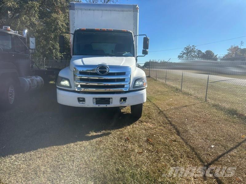Hino 258LP Camiones con caja de remolque