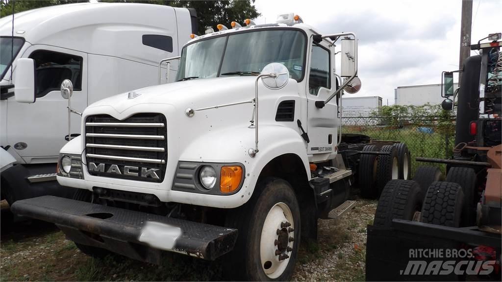 Mack CV713 Camiones tractor