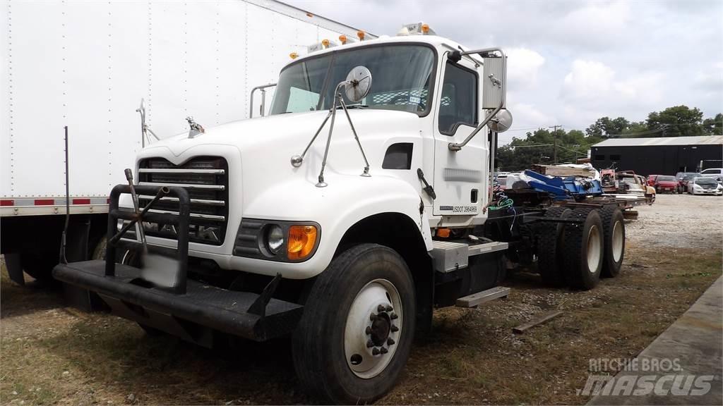 Mack CV713 Camiones tractor