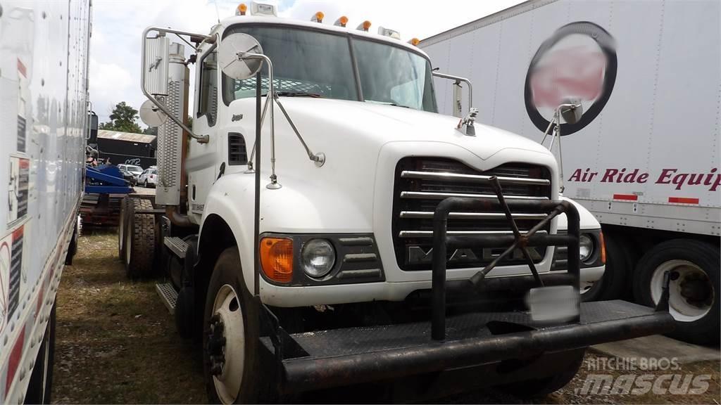 Mack CV713 Camiones tractor