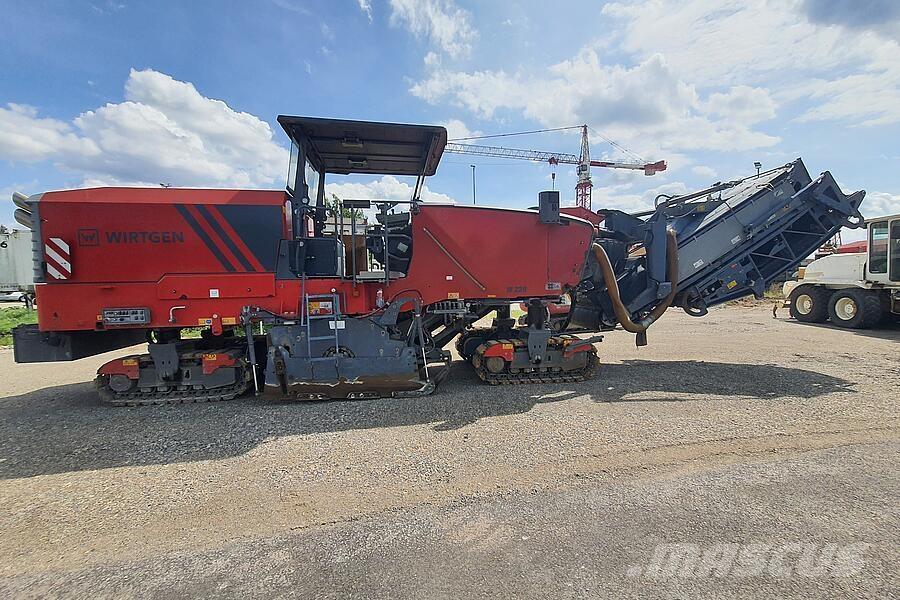 Wirtgen W 220 Fresadoras de asfalto