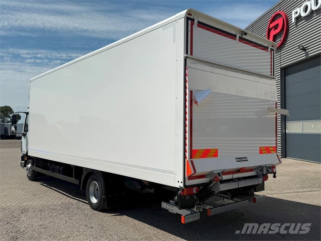 DAF XB230 med lift Camiones con caja de remolque