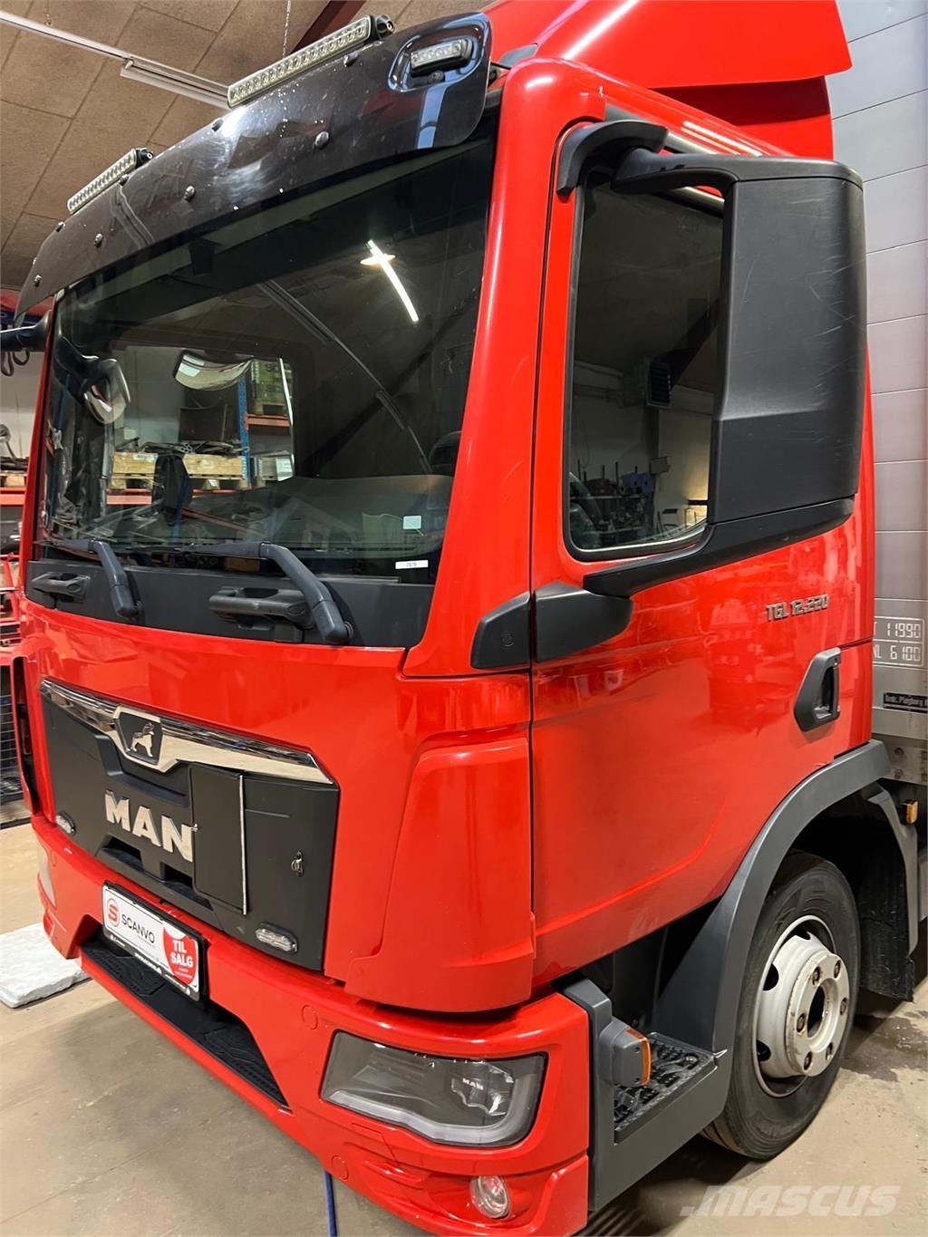 MAN TGL 12-220 BL Camiones de caja de lona