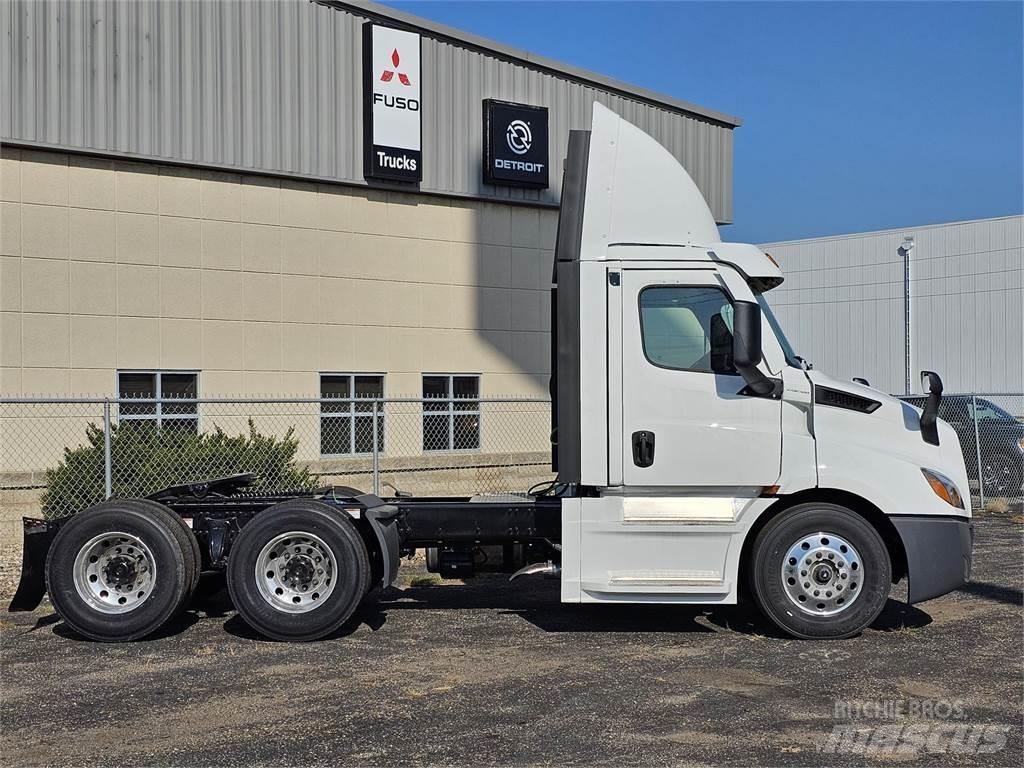 Freightliner PE116DC Camiones tractor