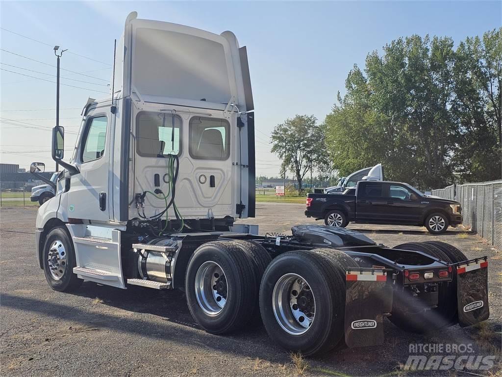 Freightliner PE116DC Camiones tractor