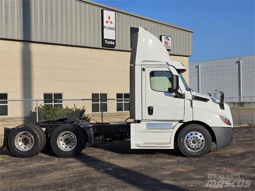 Freightliner PE116DC Camiones tractor