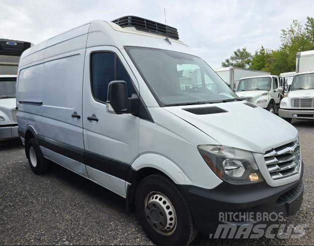 Freightliner sprinter Camiones con caja de remolque