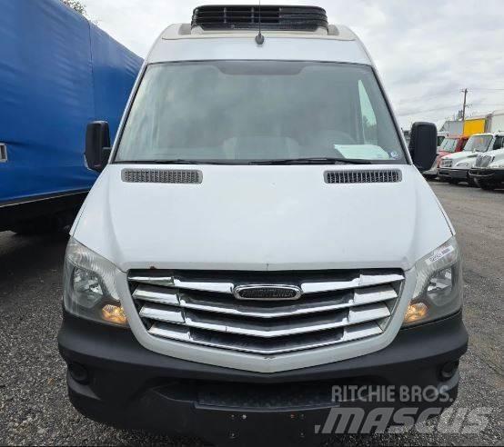 Freightliner sprinter Camiones con caja de remolque