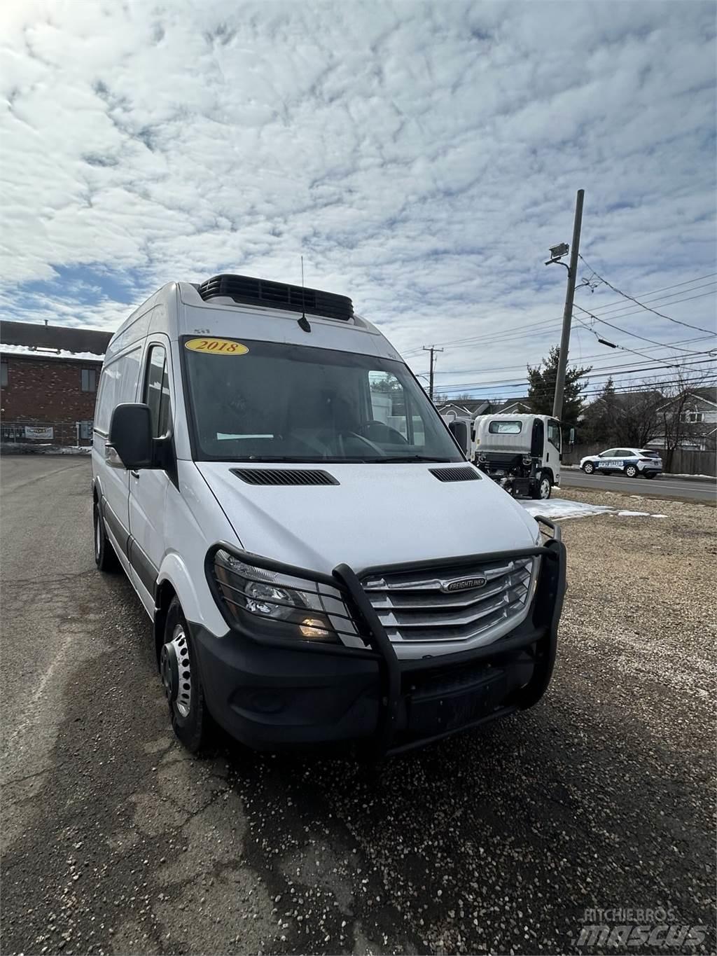 Freightliner sprinter Camiones con caja de remolque