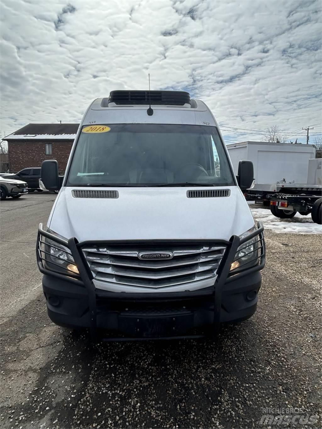 Freightliner sprinter Camiones con caja de remolque