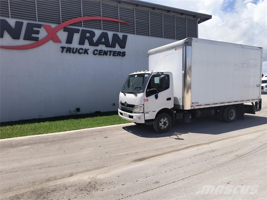 Hino 155 Camiones con caja de remolque
