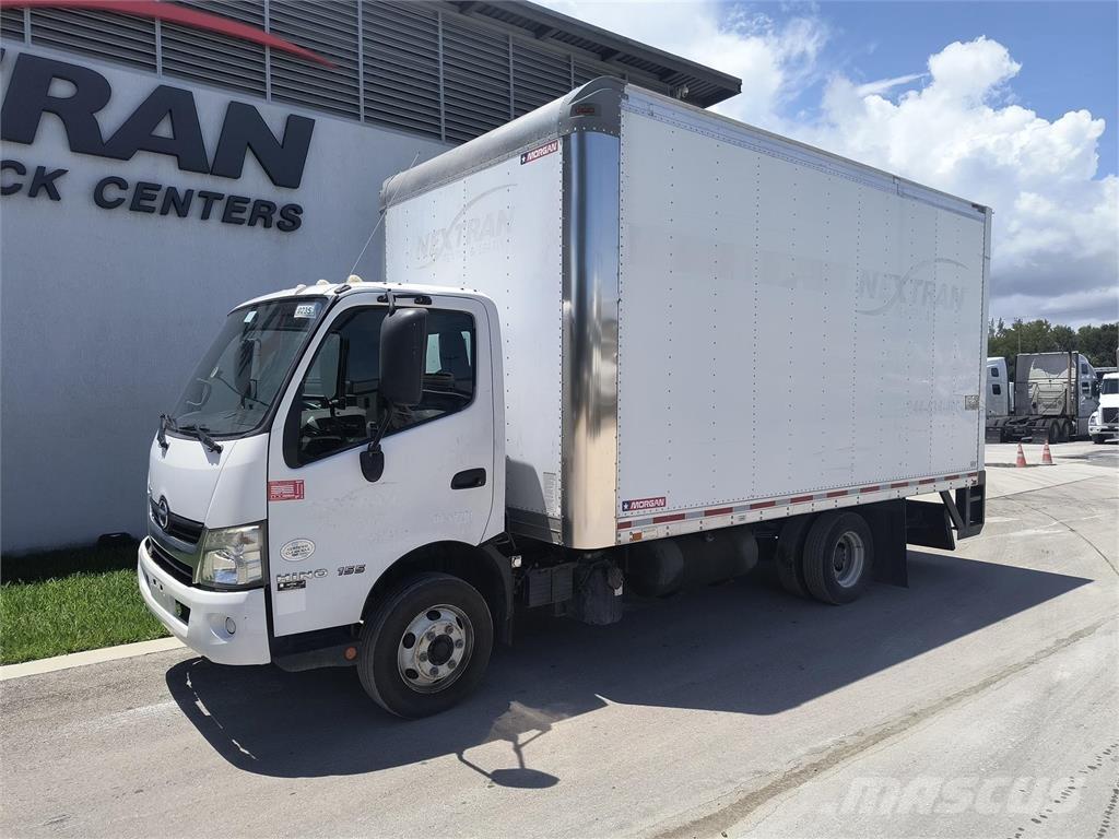Hino 155 Camiones con caja de remolque