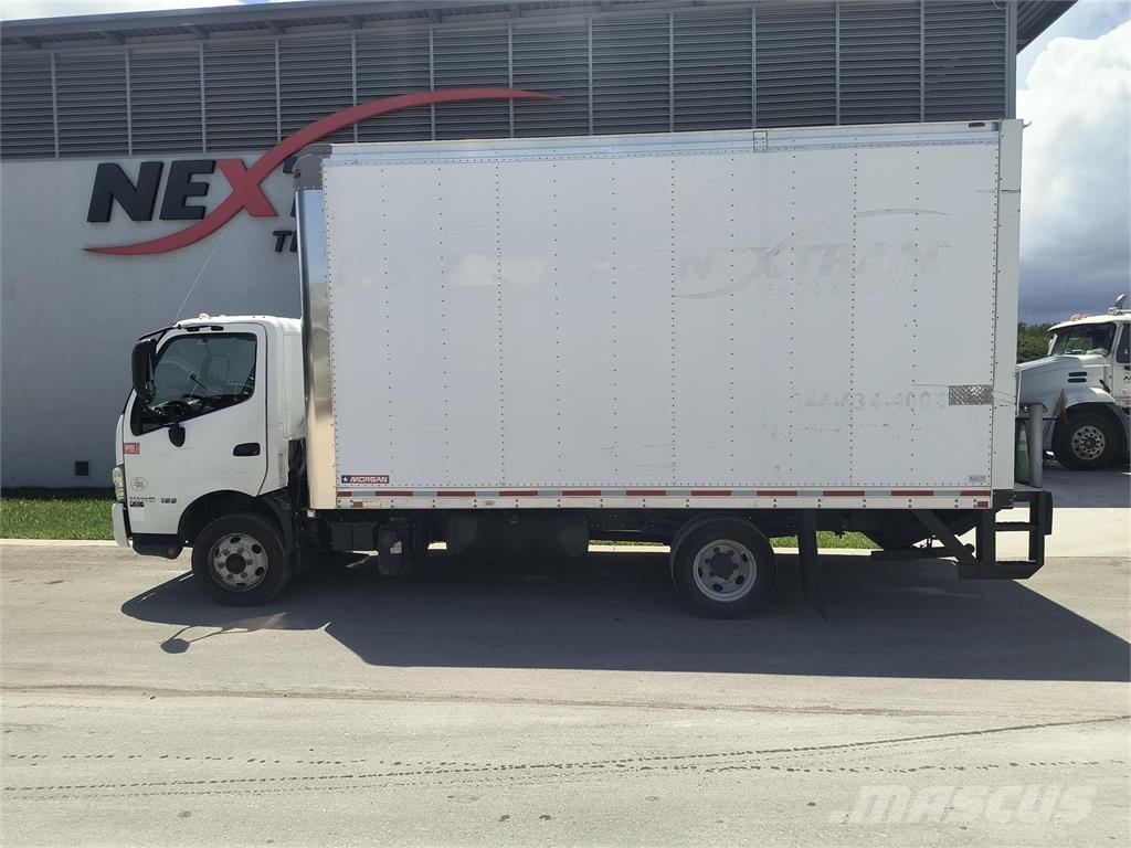 Hino 155 Camiones con caja de remolque
