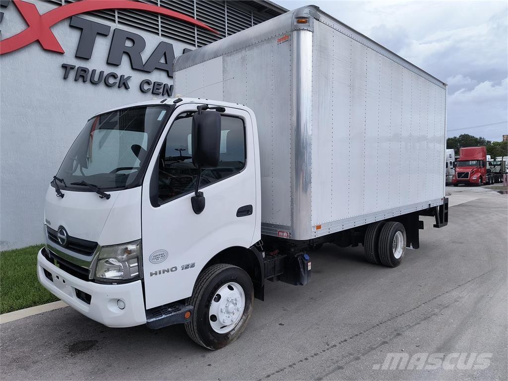 Hino 155 Camiones con caja de remolque