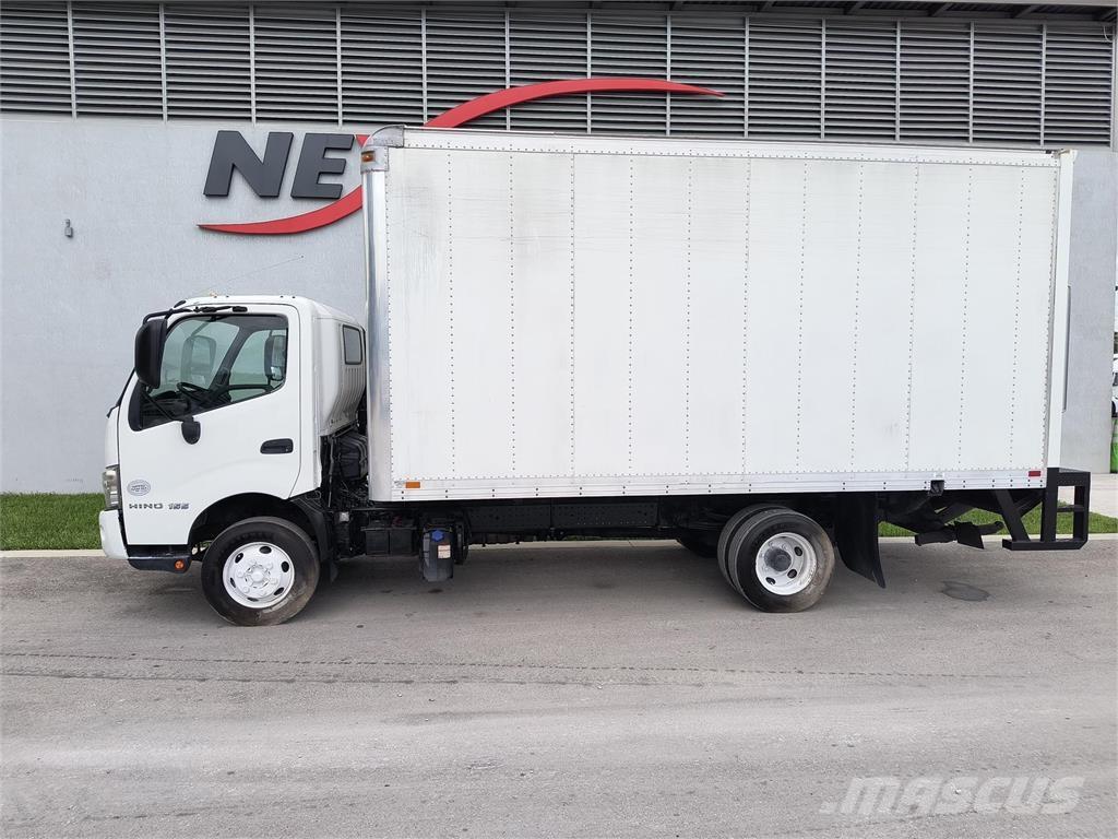 Hino 155 Camiones con caja de remolque