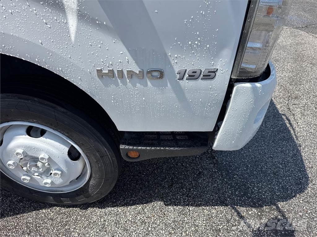 Hino 195 Camiones con caja de remolque