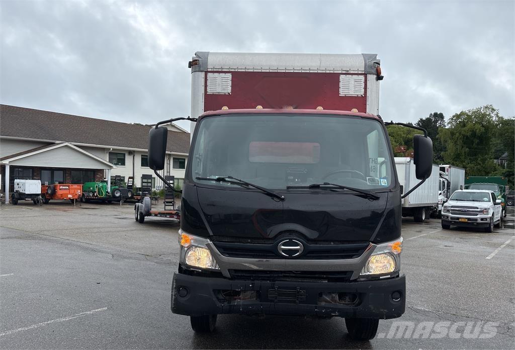 Hino 195 Camiones con caja de remolque