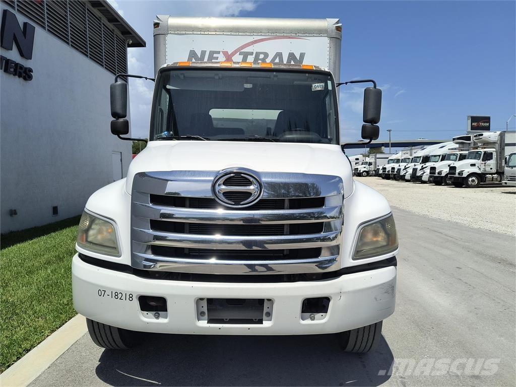 Hino 268 Camiones con caja de remolque