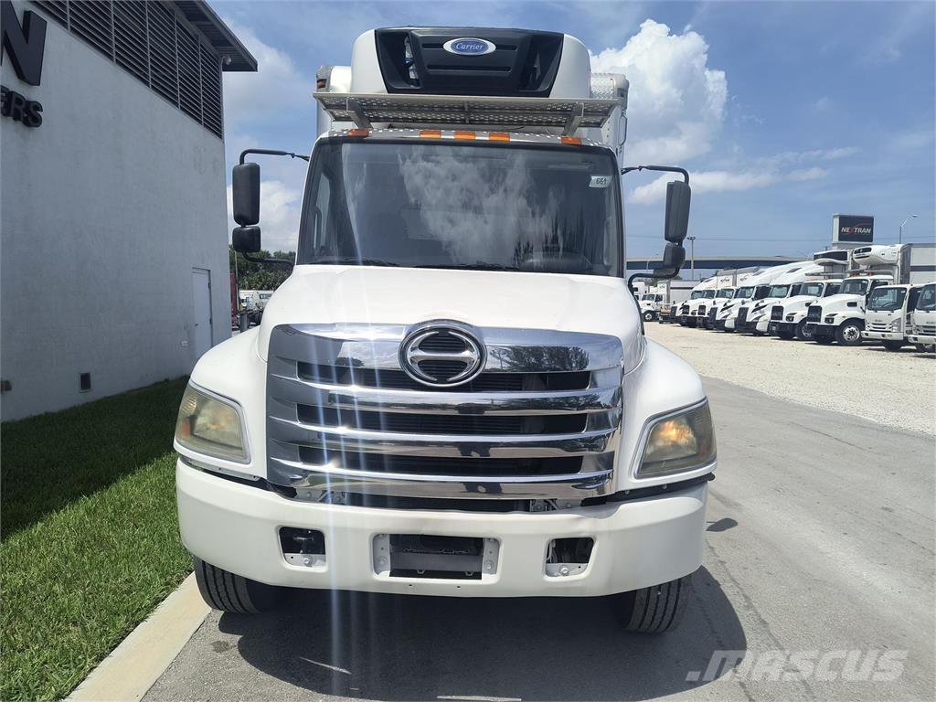 Hino 268 Camiones con caja de remolque