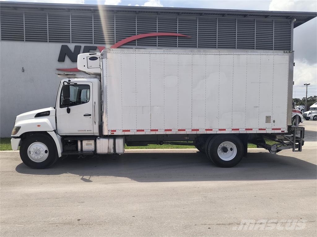 Hino 268 Camiones con caja de remolque