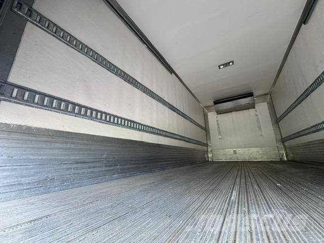 Hino 268 Camiones con caja de remolque