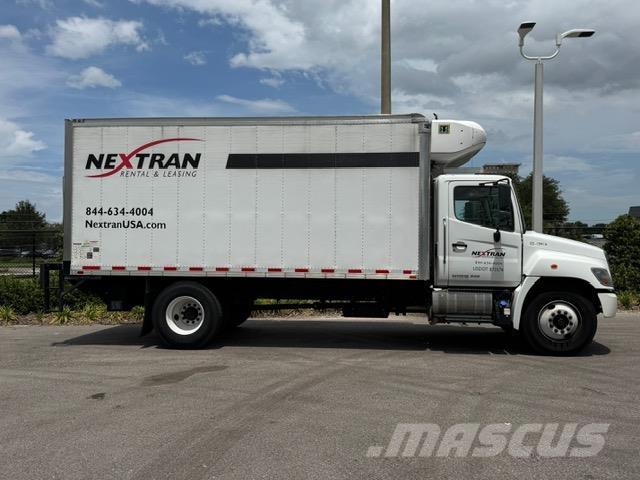 Hino 268 Camiones con caja de remolque