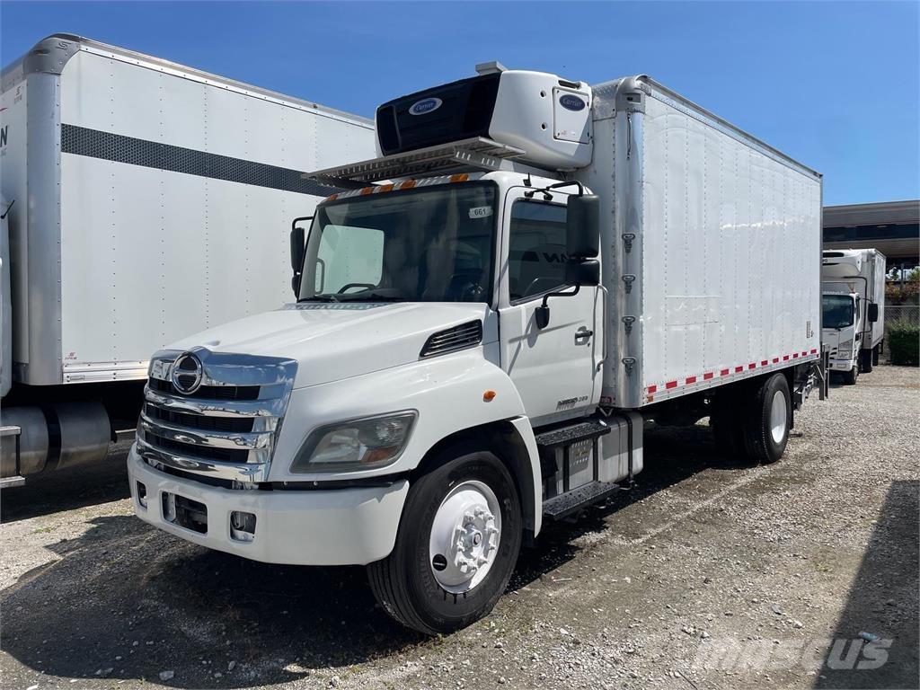 Hino 268 Camiones con caja de remolque
