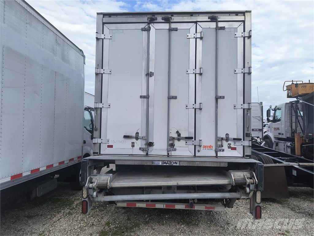 Hino 268 Camiones con caja de remolque